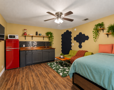 Convenience in Central Pensacola, Pet Friendly!